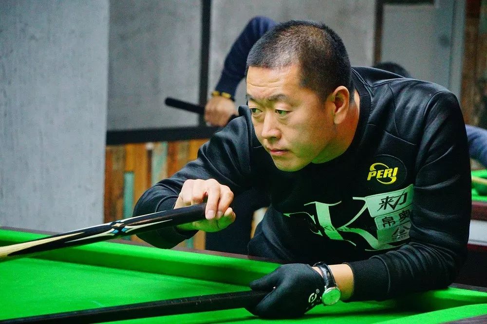 救为球队扭 救为球队扭